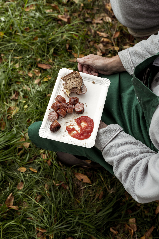 Grillwurst im Weingarten Weinlese Wachau https://www.joseffischer.at